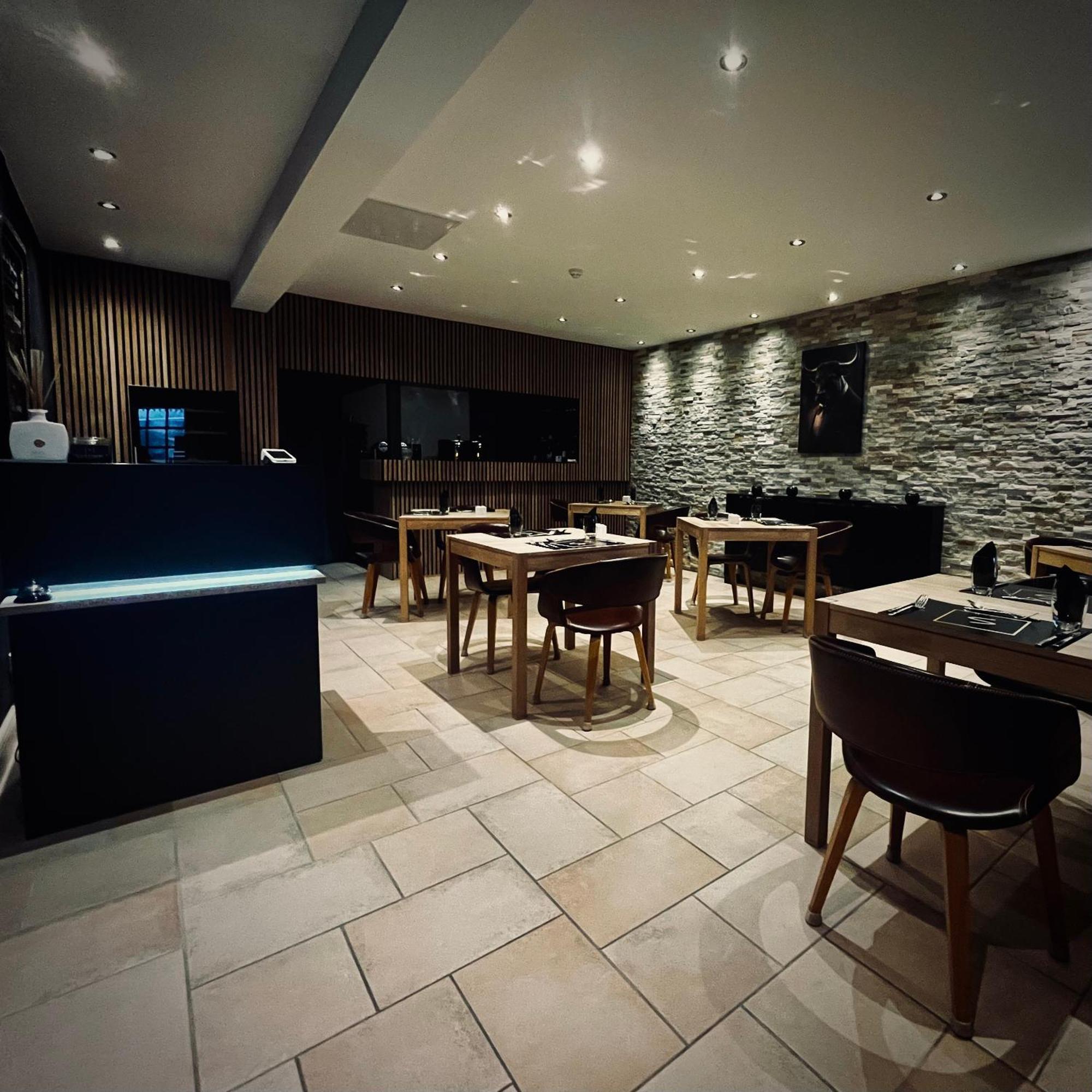 Logis Le Relais De La Voie Sacree Hotel Issoncourt ภายนอก รูปภาพ