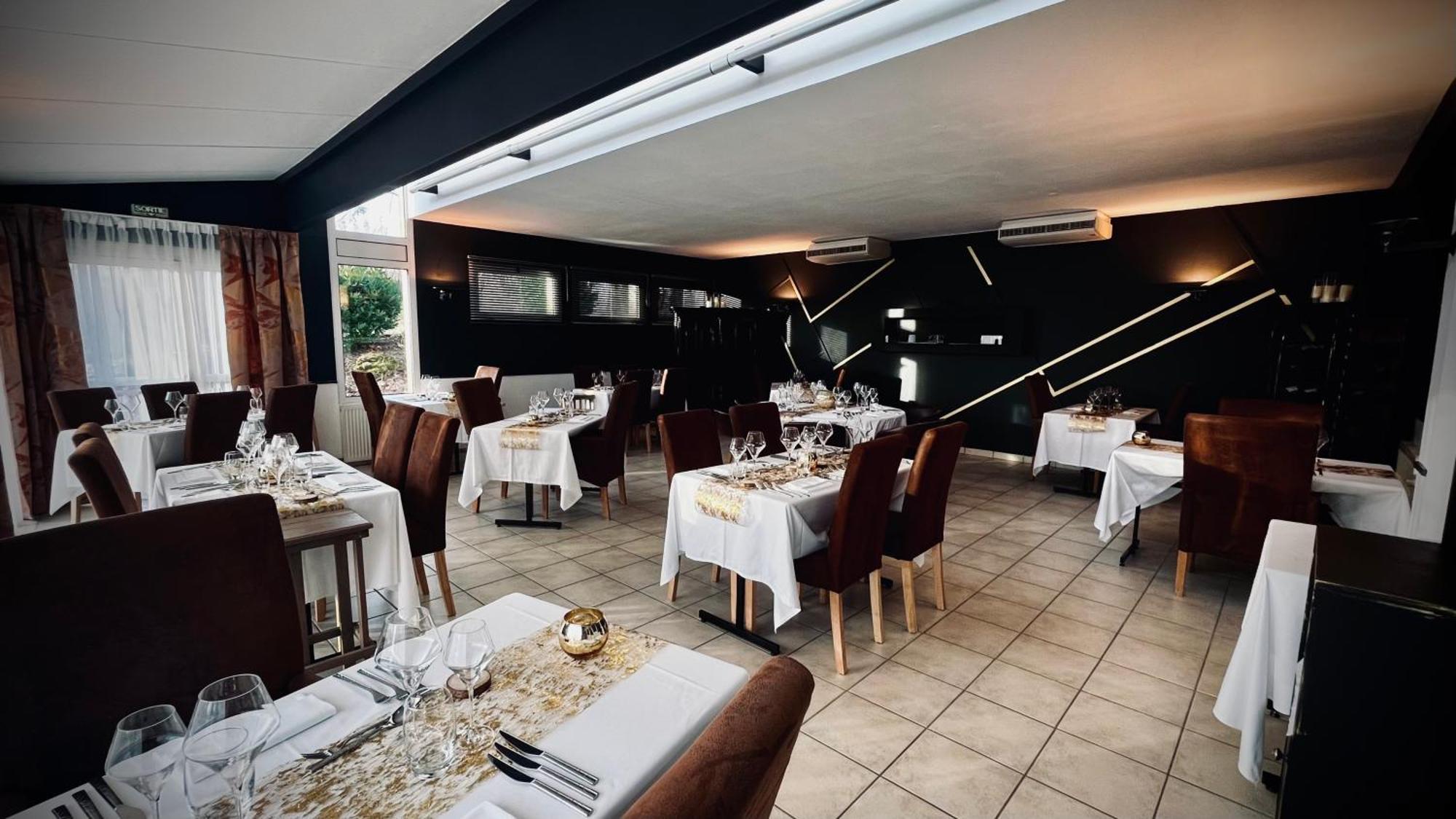Logis Le Relais De La Voie Sacree Hotel Issoncourt ภายนอก รูปภาพ