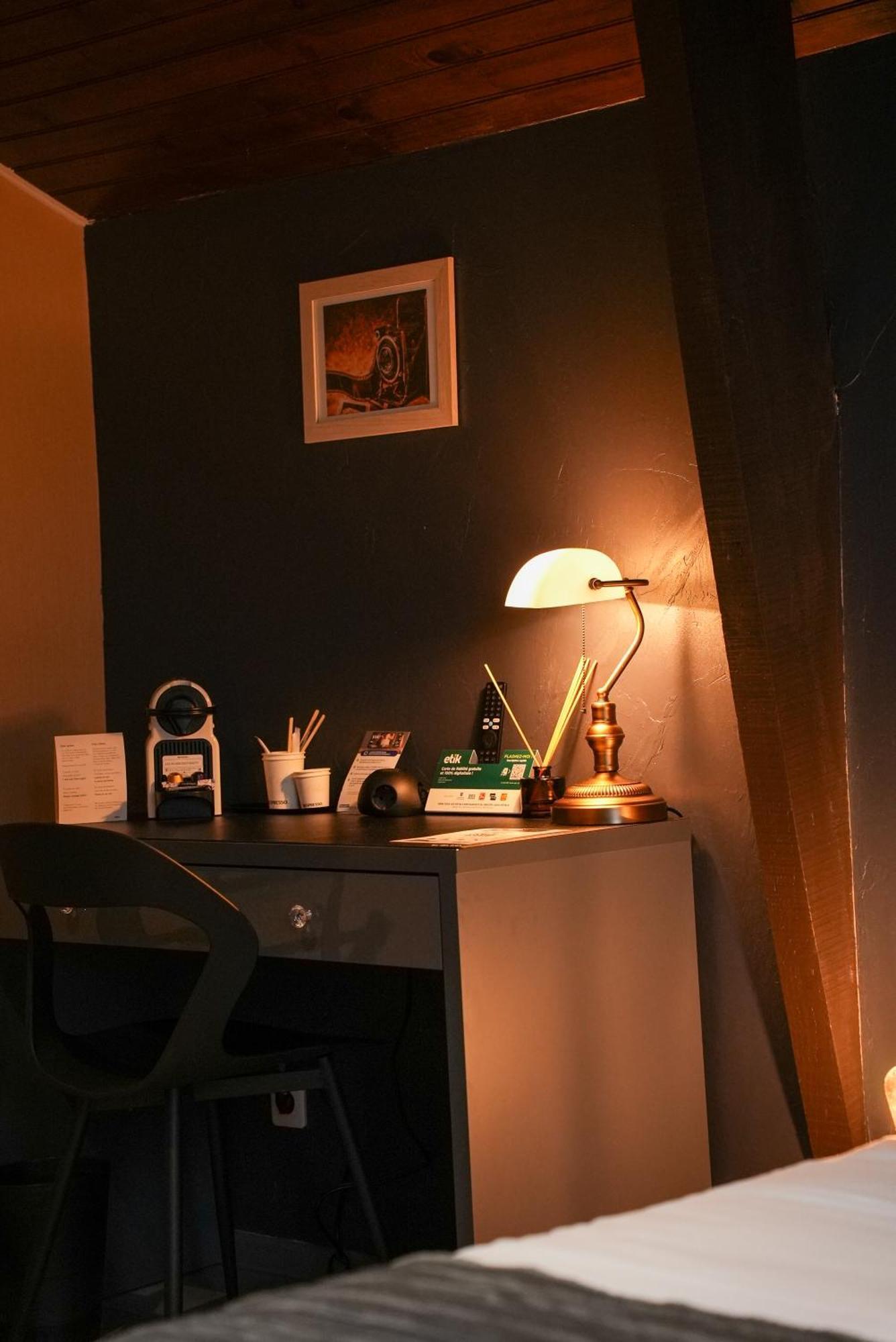 Logis Le Relais De La Voie Sacree Hotel Issoncourt ภายนอก รูปภาพ