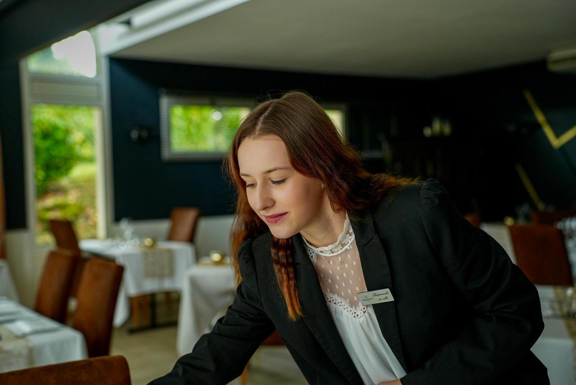 Logis Le Relais De La Voie Sacree Hotel Issoncourt ภายนอก รูปภาพ