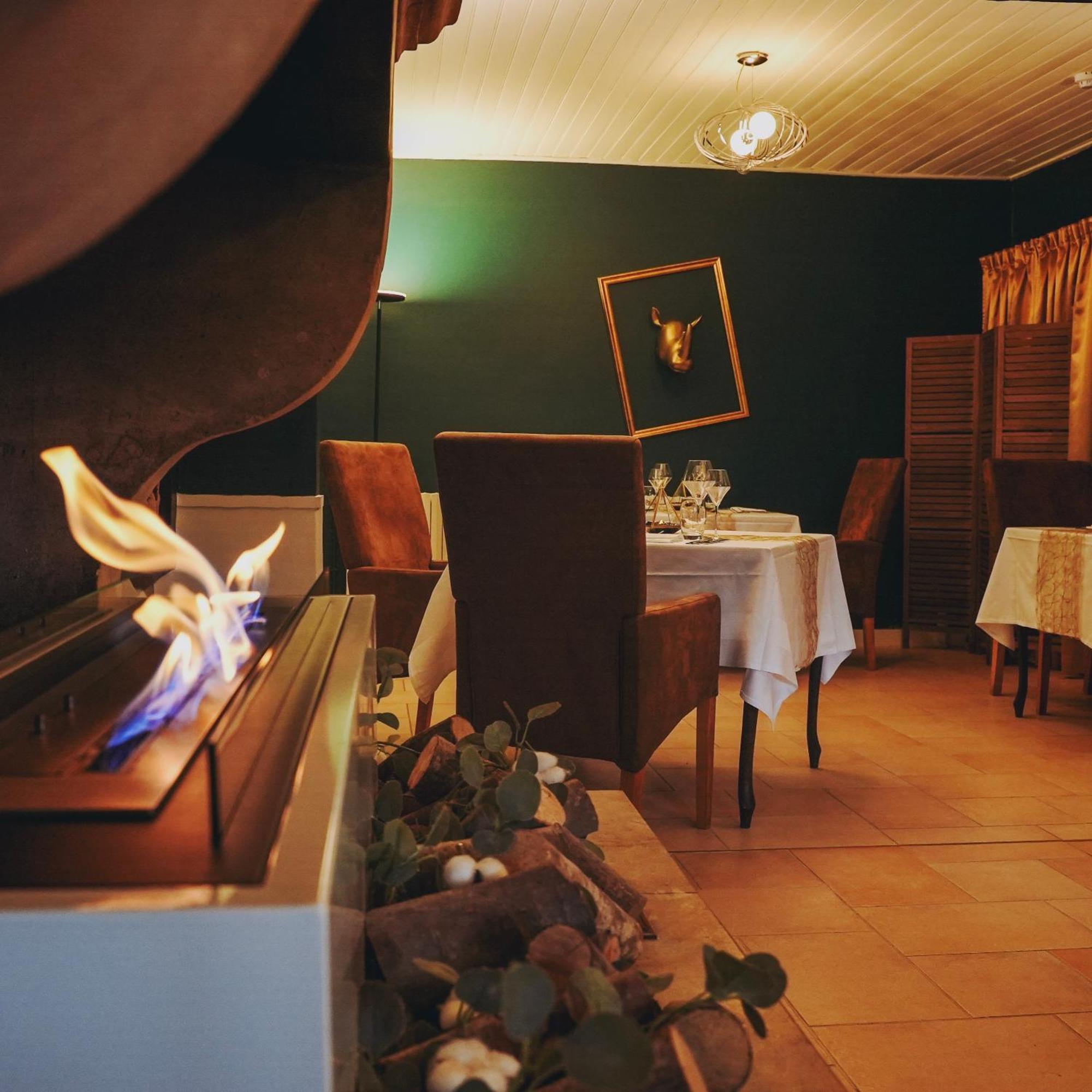 Logis Le Relais De La Voie Sacree Hotel Issoncourt ภายนอก รูปภาพ